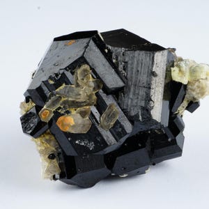 TOURMALINE & Opal var HYALITE fluorescent 43g - 4,1 x 3,5 x 2,4 cm NAMIBIA - Erongo