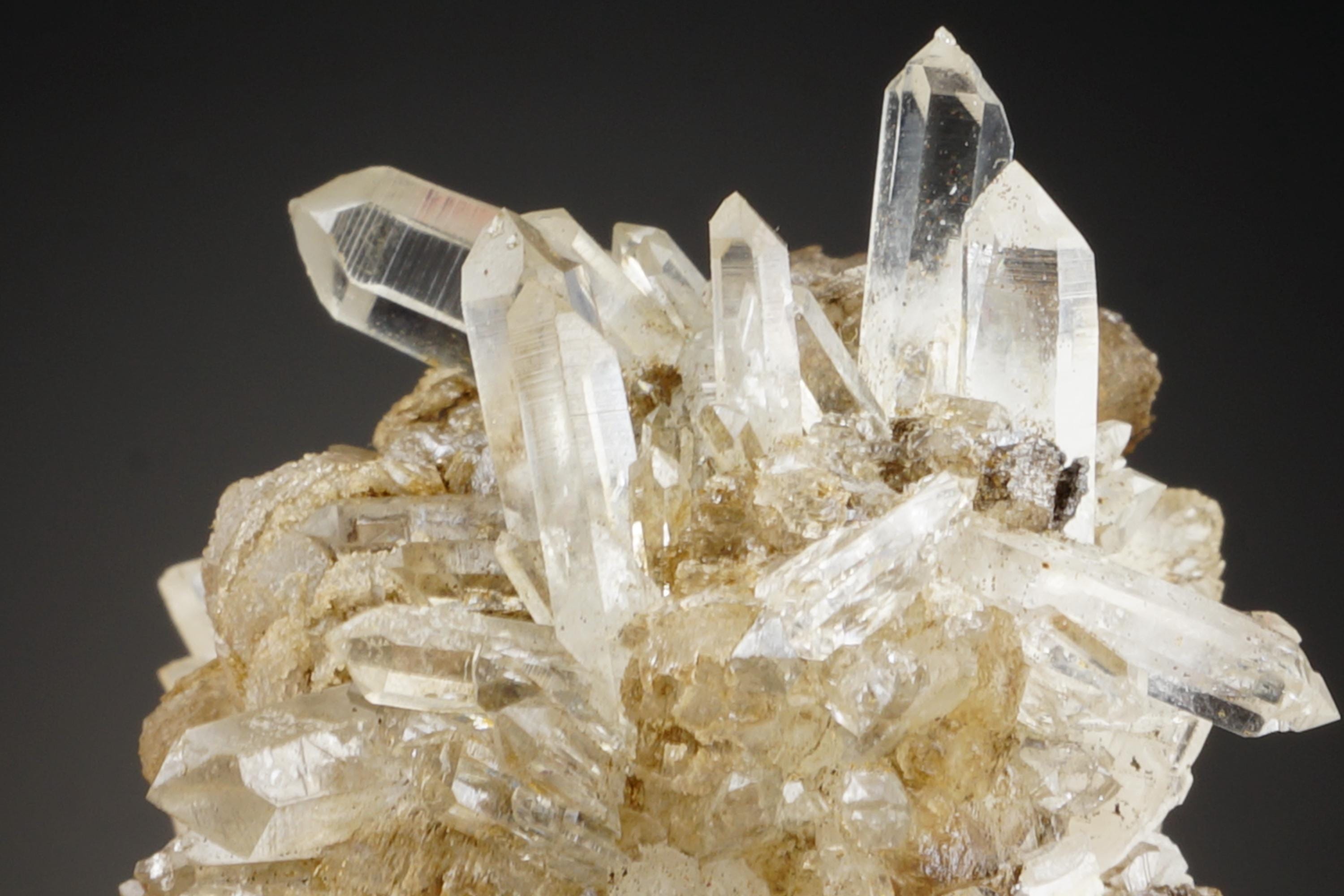 Quartz, Calcite & Baryte with Fluorescence 77g - 6,6 x 5,0 x 3,4