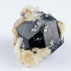 TOURMALINE & Opal var HYALITE fluorescent 13g - 2,9 x 2,4 x 1,8 cm NAMIBIA - Erongo