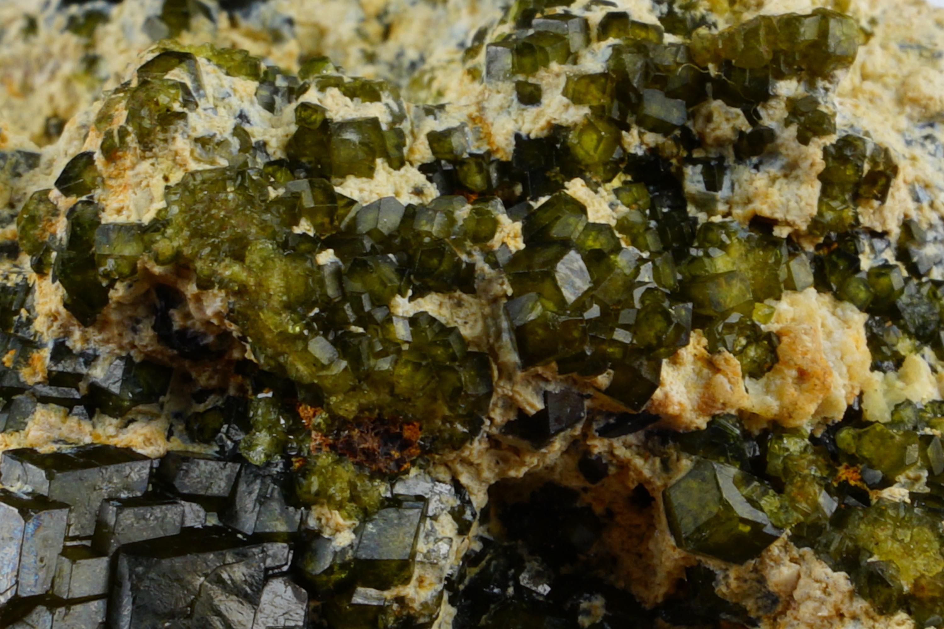 デマントイドガーネット標本：天然グリーンクリスタル（ナミビア産