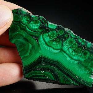 Gepolijste malachietplaat – uitzonderlijk botryoïdaal patroon 69 g - 8,6 x 5,4 x 0,8 cm DR Congo - Katanga - Star of the Congo Mine