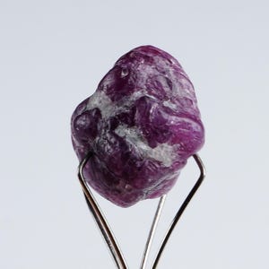 Natural CORUNDUM var RUBY - from aluvial spot - Red Corundum from Kashmir, Pakistan - 2,35g
