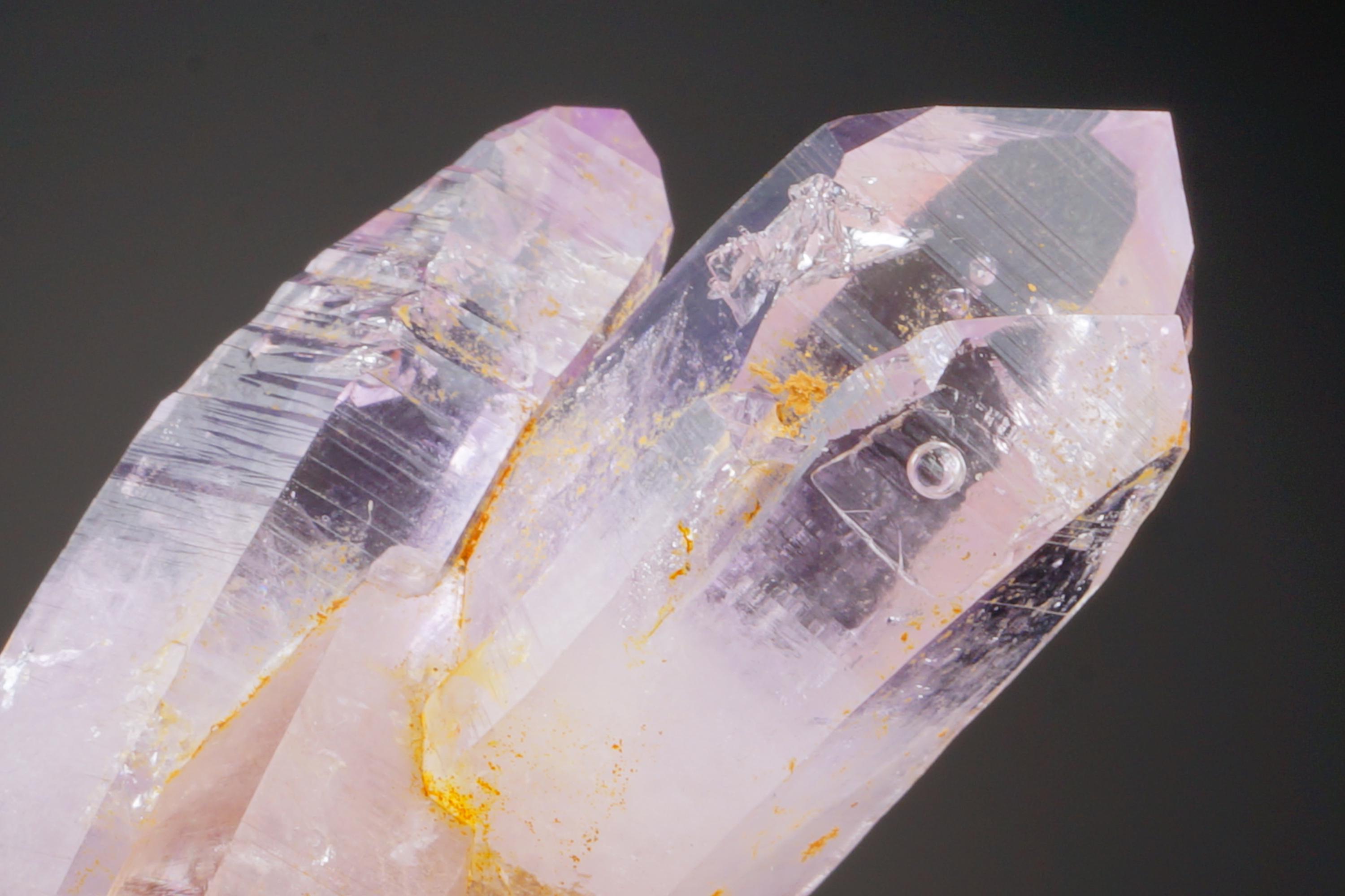 AMETHYST With Gas Bubble 24g - 5,5 X 2,7 X 2,4 Cm MEXICO