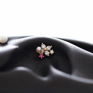 Pearl Flower Threadless Pushback • Cartilage Labret • Dainty Tragus Cluster Earrings • Mini Pink Helix Flat back • Pearl Flower Conch Stud