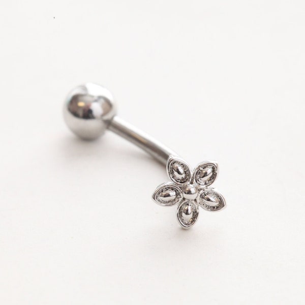 Anneau de nombril petite fleur • Anneau de nombril flottant • Petit piercing au ventre floral • Bijoux de ventre délicats en argent • Idéal pour le post-partum