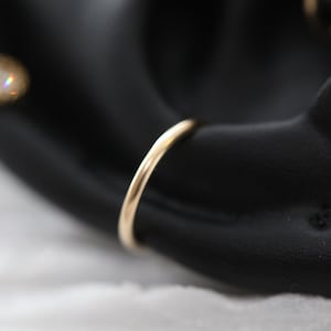 Conch Wire Hoop • Simple Large 14k Gold Wire • Silverfill Rose goldfill Huggie Helix Piercing • Snug Hoop Piercing • Minimalist Hoop Earring