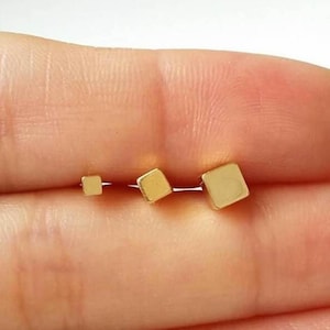 Tiny Gold Square Cartilage Earring • Cube Threadless Pushbacks • Black Silver Cube Cartilage • Geometric Piercing • Simple Gold Classic Stud