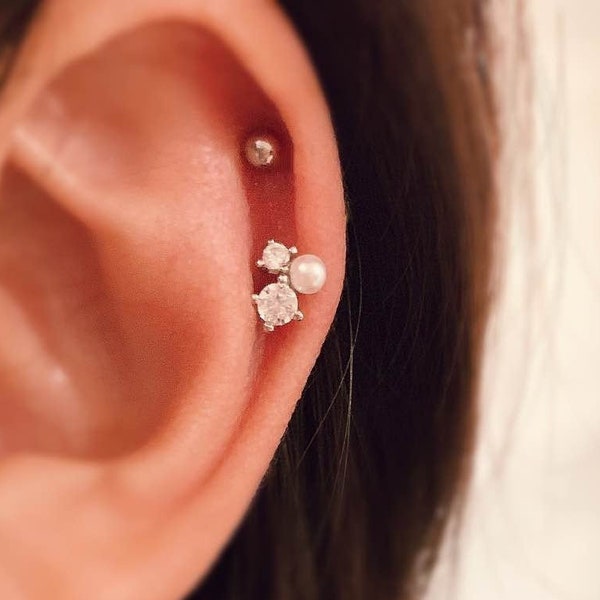 Pearl Geometric Earring • Pearl Cartilage Piercing • Dainty Tragus Labret • Tiny Cluster Threadless Pushback Helix • Cluster Pearl Studs