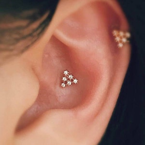 Triangle Conch Earring • Tiny Geometric Cartilage Labret • Triple Helix Stud • Small Conch Threadless Pushback • Tragus 4mm Flat Piercing