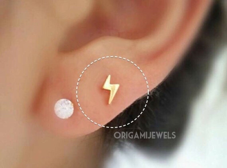 Lightning bolt cartilage earring, threadless push pin tiny tragus earring, 18g bolt conch earring, dainty cartilage piercing small gold stud 