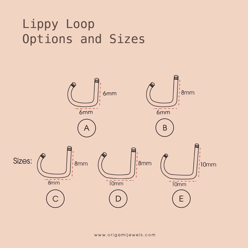 Pu&ograve; includere: Diagramma delle opzioni e delle dimensioni di Lippy Loop. L'immagine mostra cinque diversi stili di gioielli, etichettati dalla A alla E, con misure in millimetri. Il testo "Lippy Loop Options and Sizes" &egrave; nella parte superiore dell'immagine.