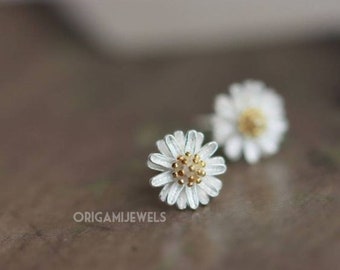 Elegant Daisy Flower Studs • 925 Sterling Silver Studs • Floral Dainty Delicate Earrings • Bridesmaids Gifts • White Silver Wedding Jewelry