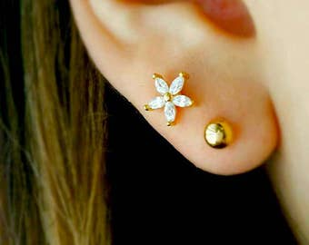 Cz Flower Cartilage Earring • Mini Flower Threadless • Elegant Tragus Barbell • Conch Labret • Flower Studs • Minimalist Flower Lobe Earring