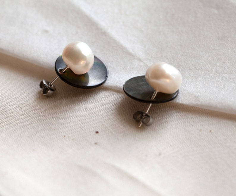 June birthday gift elegant wedding pearl earrings bridesmaids gift black shell earrings pearl statement studs Pearl Front Back Earrings
