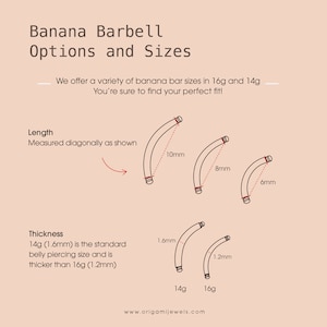 Pu&ograve; includere: Diagramma delle opzioni e delle dimensioni dei barbell a banana. L'immagine mostra barbell curvi con lunghezze di 6mm, 8mm e 10mm. Gli spessori sono di 1,2mm e 1,6mm. Il testo include "Opzioni e dimensioni barbell a banana" e l'indirizzo del sito web.