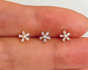Mini Stone Flower Tragus Earring • Dainty Cartilage Earring • Elegant Conch Stud • Rose Gold Flower Barbell • Ice Flower Threadless Flatback