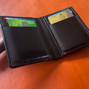 Cartera de piel vertical delgada, tarjetero de cuero hecho a mano para hombre o mujer