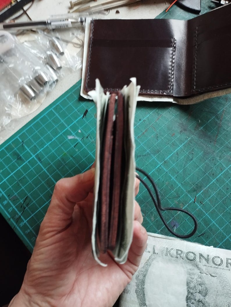 Cartera de cuero personalizada. image 5