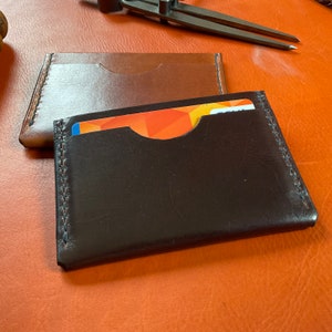 Minimalistische handgefertigte Ledergeldbörse für Herren oder Damen handgenäht. Edc Vordertasche Portemonnaie