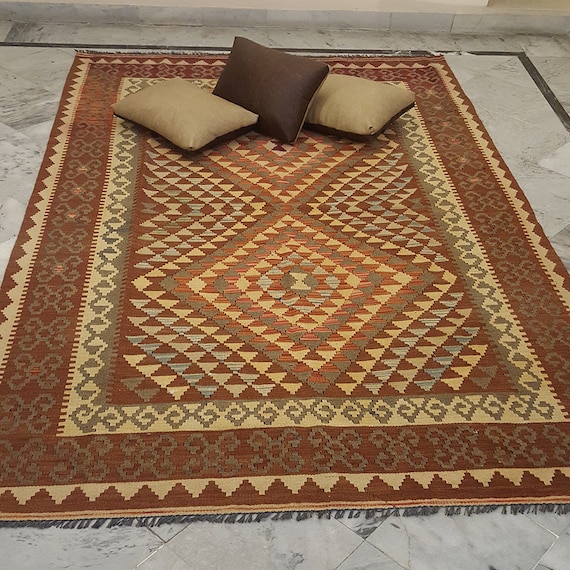 Stunning 5x8 kilim area rug,hand knotted area kilim rug, 5x8, Patterned kilim rug,dhurrie area rug, woolen area rug. Size:  5'4" x 8'4"