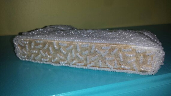 White Beaded Evening Clutch // 60s // Vintage // … - image 3