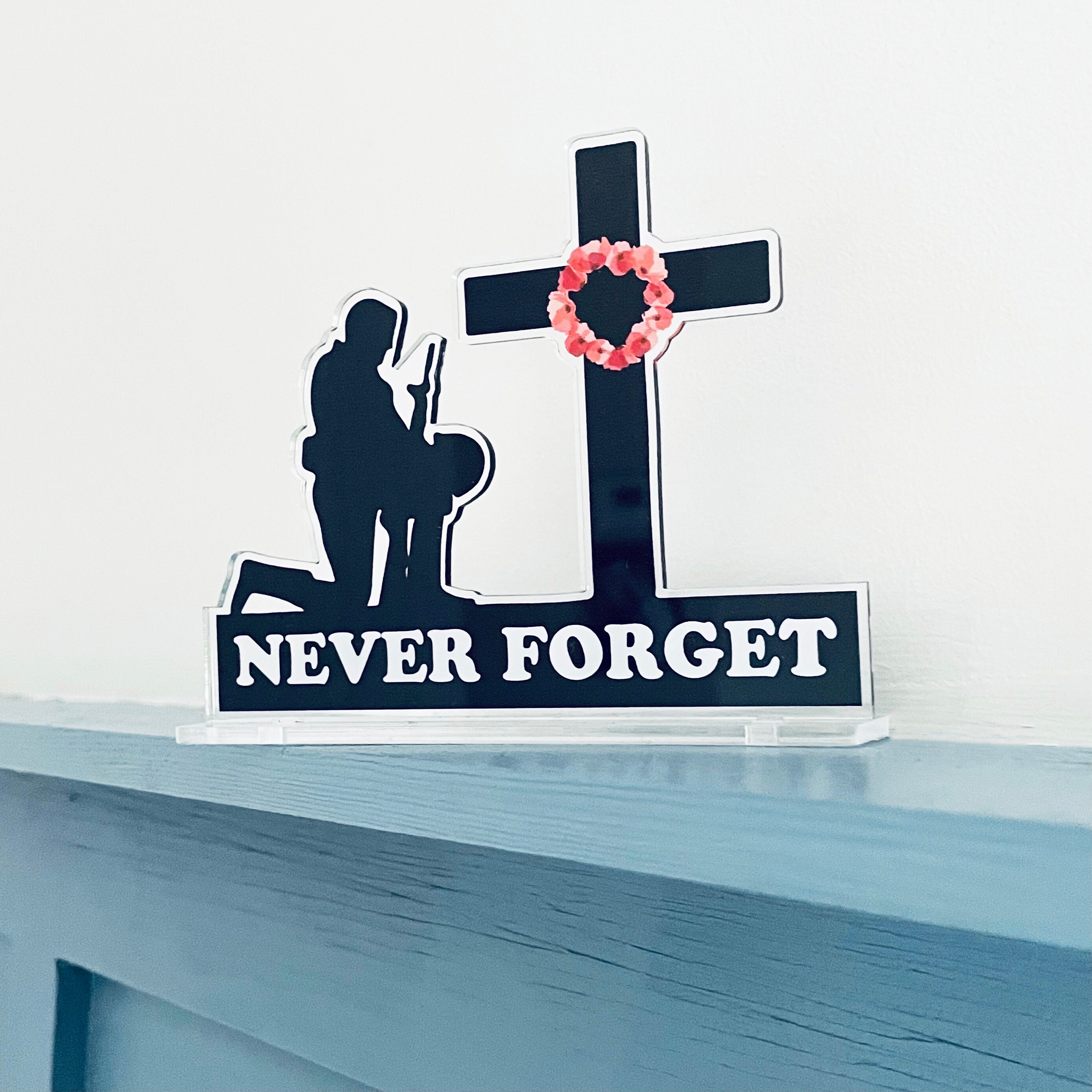 Soldier and cross, Lest We Forget Poppy flower Remembrance Sunday, Armistice Day, War Heroes Armed Forces, 11 November, Acrylic Decoration