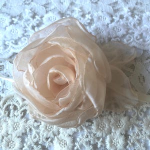 Pfirsich Organza Blume Rose Choker, Braut Choker Hochzeit Accessoires, Floral Choker Stoff Blume, Damen Accessoire, Geschenk für sie