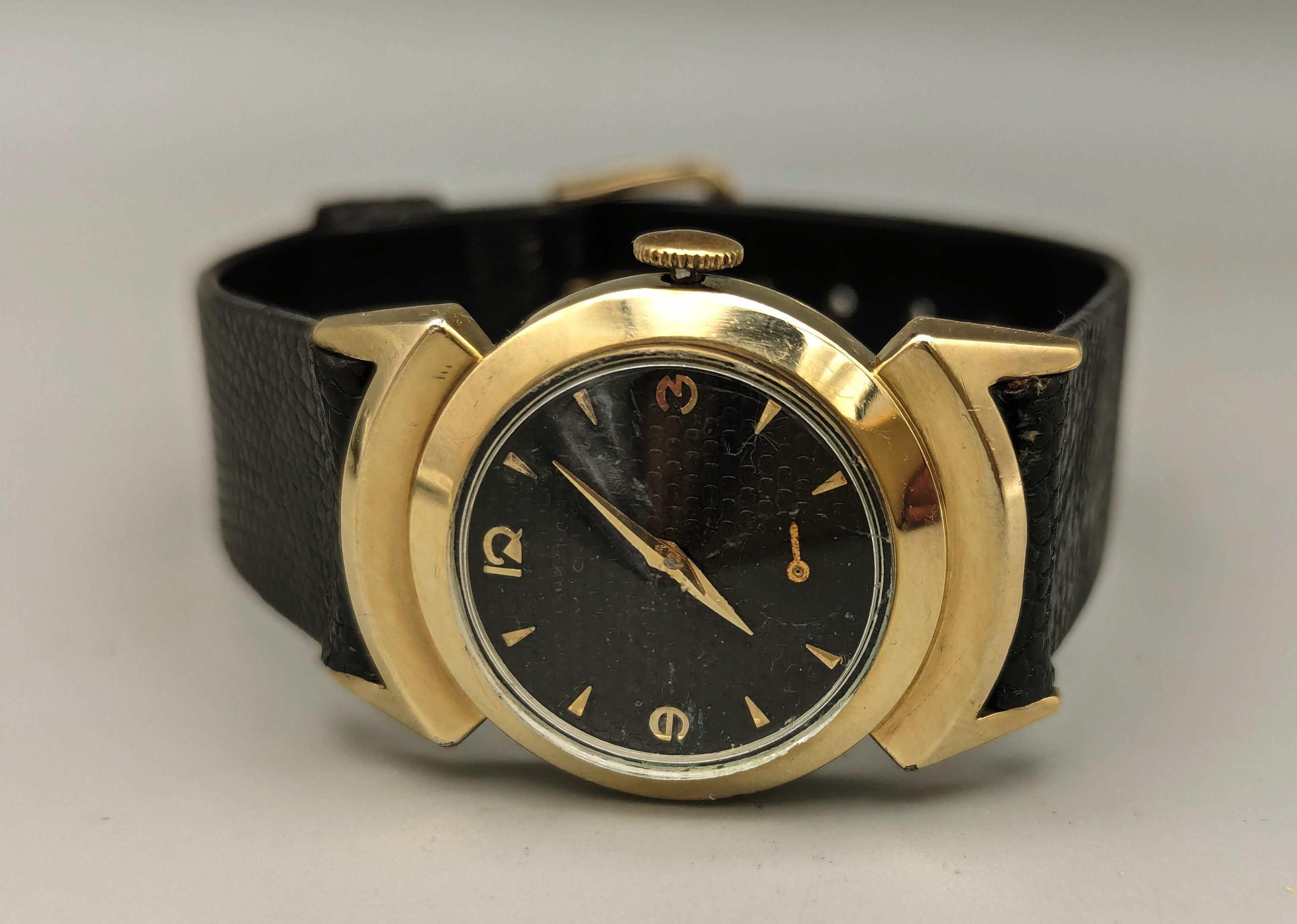 Black elgin watch deals