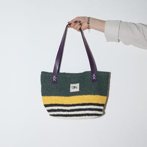 Sac à bandoulière unique en corde de papier coloré au crochet fait main (respectueux de l'environnement) | Motif zèbre vert jaune noir blanc | Bretelles violettes