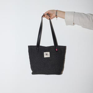 Borsa a tracolla minimalista all'uncinetto / Corda di carta nera unica fatta a mano (ecologica)