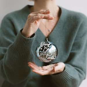 Decorazione natalizia personalizzata in vetro turchese Mercury: testo personalizzato