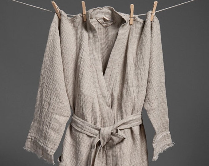 The Perfect Christmas Gift: A Durable, Hypoallergenic, and Eco-Friendly Linen Bathrobe, Ideal for Post-Shower Relaxation