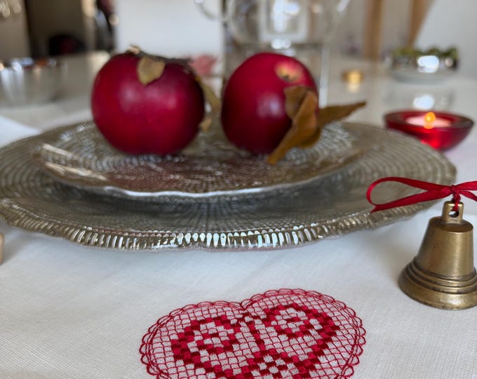 Christmas Linen Napkin with Red Heart, Holiday Table Setting Decor, Off White Cloth Napkins, Xmas Table Decor, Family Dinner Gift