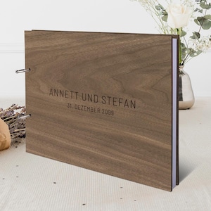 Personalisiertes Hochzeit Gästebuch, Echtes Holz mit Ihrer Gravur, DIN A4 quer, 72 Blatt | 144 Naturpapier Seiten, Ringe zum Öffnen