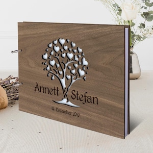 Individuelles Hochzeit Gästebuch, Echtes Holz mit Gravur, Baum ausgestanzt, DIN A4, 72 Blatt | 144 Naturpapier Seiten, Ringe zum Öffnen