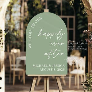 Puede incluir: Un cartel de bienvenida verde salvia con forma de arco y el texto "Welcome to our happily ever after" en blanco. El cartel tambi&eacute;n incluye los nombres "Michael & Jessica" y la fecha "August 8, 2026".