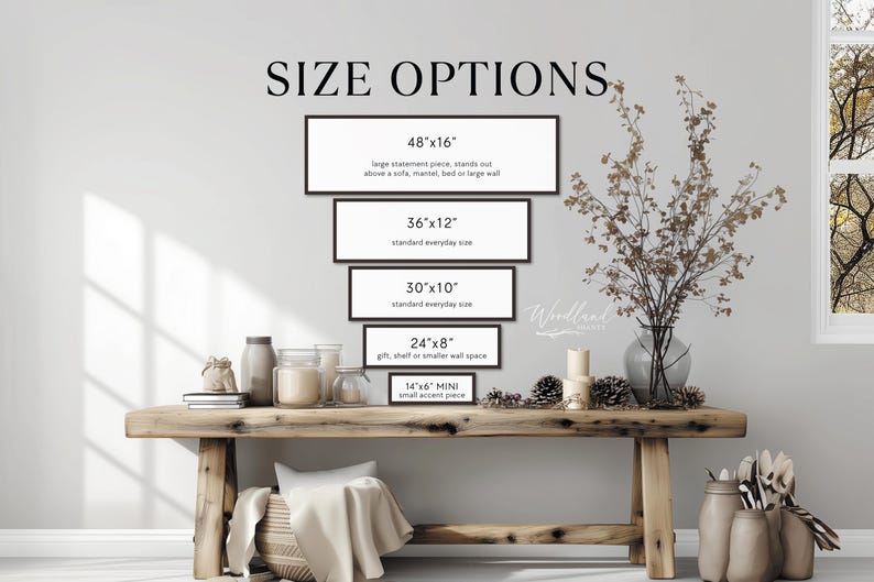 Op de afbeelding: Een display van ingelijste kunstmatenopties tegen een neutrale muur. De maten vari&euml;ren van een groot 122cm x 41cm statement-stuk tot een klein 36cm x 15cm mini-accentstuk. De tekst "SIZE OPTIONS" staat bovenaan.