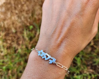 Pulsera con nombre hebreo, flor y piedra de nacimiento