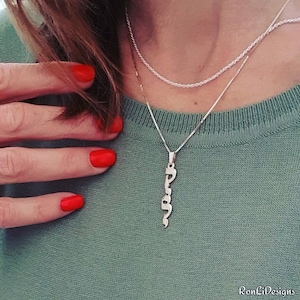 Personalized 14k White Gold Hebrew Name Necklace: Vertical Pendant