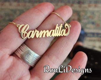 Collar con nombre Carmalita de oro macizo de 14 k