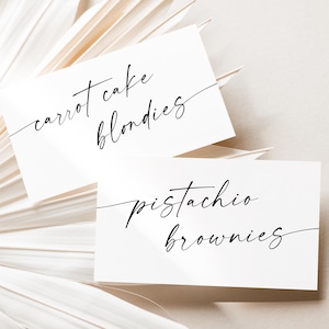 Puede incluir: Dos tarjetas blancas con texto escrito a mano sobre un fondo blanco. La tarjeta superior dice "carrot cake blondies" y la tarjeta inferior dice "pistachio brownies".