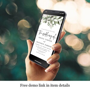 Puede incluir: Un smartphone muestra una invitaci&oacute;n de boda con una escritura elegante y acentos bot&aacute;nicos. La invitaci&oacute;n dice "The Wedding of Krista Turner and Matthew Parker" con detalles de fecha y hora. El tel&eacute;fono se sostiene contra un fondo borroso.