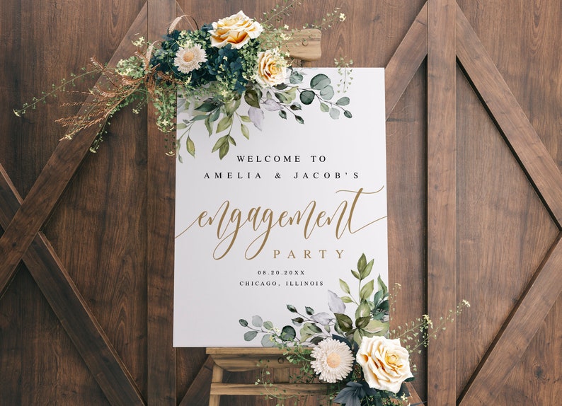 Puede incluir: Un cartel blanco con acentos florales de acuarela verde y gris que anuncia una fiesta de compromiso para Amelia y Jacob. El cartel dice "Bienvenido a Amelia & Jacob's Engagement Party 08.20.20XX Chicago, Illinois".