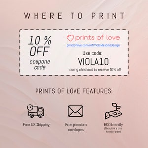 Puede incluir: Un gr&aacute;fico rosa y blanco con el texto "WHERE TO PRINT" y un c&oacute;digo de cup&oacute;n para un 10% de descuento en Prints of Love. El c&oacute;digo de cup&oacute;n es VIOLA10. El gr&aacute;fico tambi&eacute;n incluye un coraz&oacute;n con el texto "prints of love" y un enlace al sitio web. El gr&aacute;fico tambi&eacute;n incluye tres iconos: un cami&oacute;n de reparto, un sobre y una mano sosteniendo una planta. El texto debajo de los iconos dice "Env&iacute;o gratuito a EE. UU.", "Sobres premium gratuitos" y "Respetuoso con el medio ambiente (Plantan un &aacute;rbol por cada pedido)".
