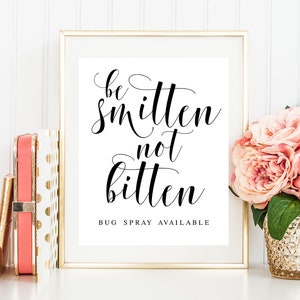 Bug spray sign Be smitten not bitten Outdoor wedding decorations Bug spray wedding sign Wedding decor Woodland wedding Wedding ideas #vm31