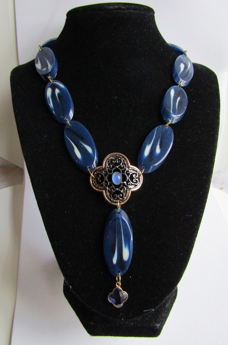 LC 18kt Vintage Galalith Slice Links and Alhambra Quatrefoil Centre with Blue Chalcedony Cabochon Necklace