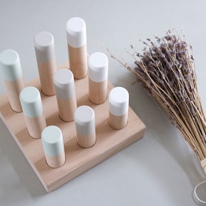 Clasificador de clavijas de madera (elección de color personalizada) - Juguete de madera - Juguetes Montessori - Niño de juguete de madera - Regalo para bebés