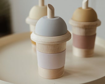 Jouet empilable de milkshake en bois dans un choix de couleurs personnalisé - Jouets en bois - Cadeau pour les enfants - Cuisine de jeu - Jouets en bois - Faire semblant de café