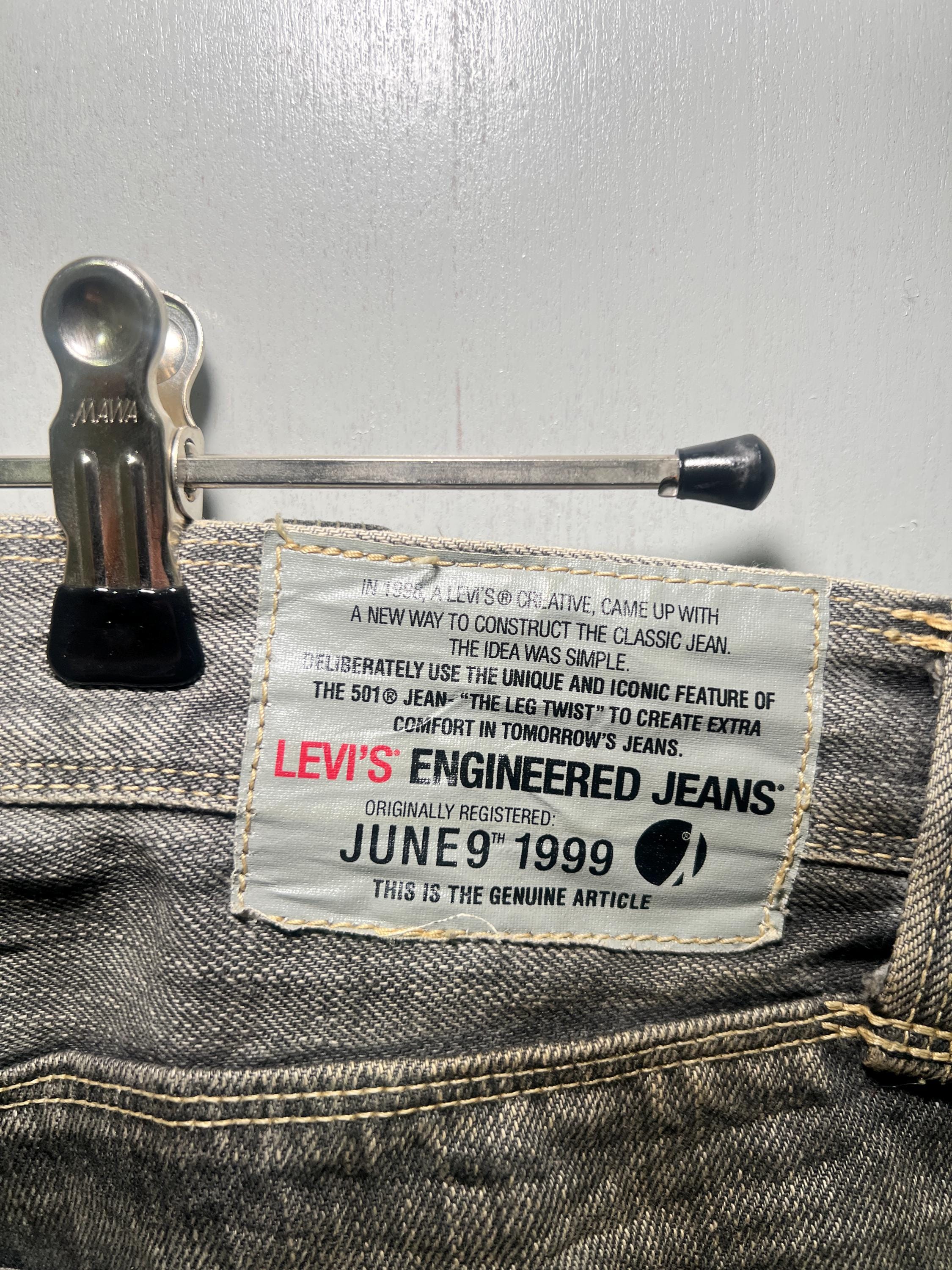 Vintage Levi's Engineered Jeans W34 – Rare 90s Twisted Seam