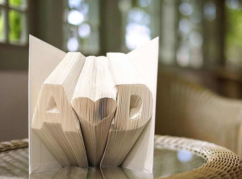 Folded Book Art Gepersonaliseerde Gift Folded Book Art Initials Cadeau voor haar / hem speciale gelegenheden boek vouwen Custom Anniversary Gift afbeelding 5